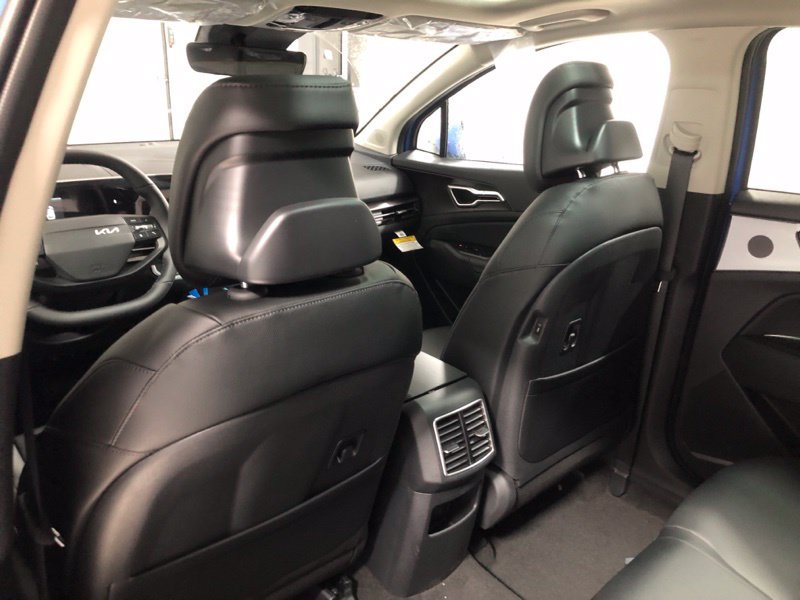 New 2026 Kia Sportage EX w/ EX Panorama Roof Package FWD image 17