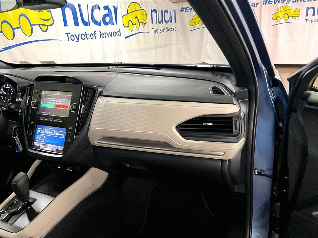 Used 2025 Subaru Forester AWD/4WD image 11