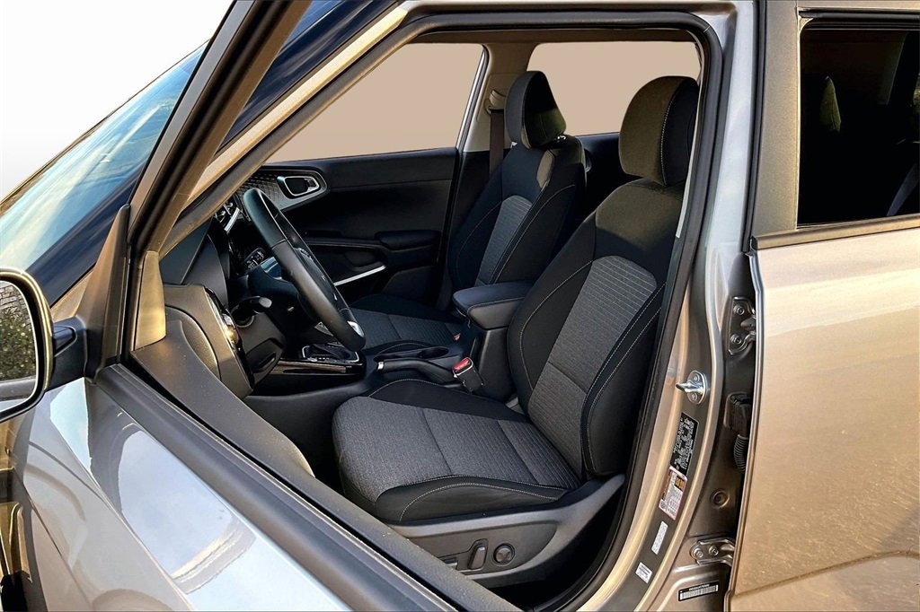Certified 2025 Kia Soul EX image 26