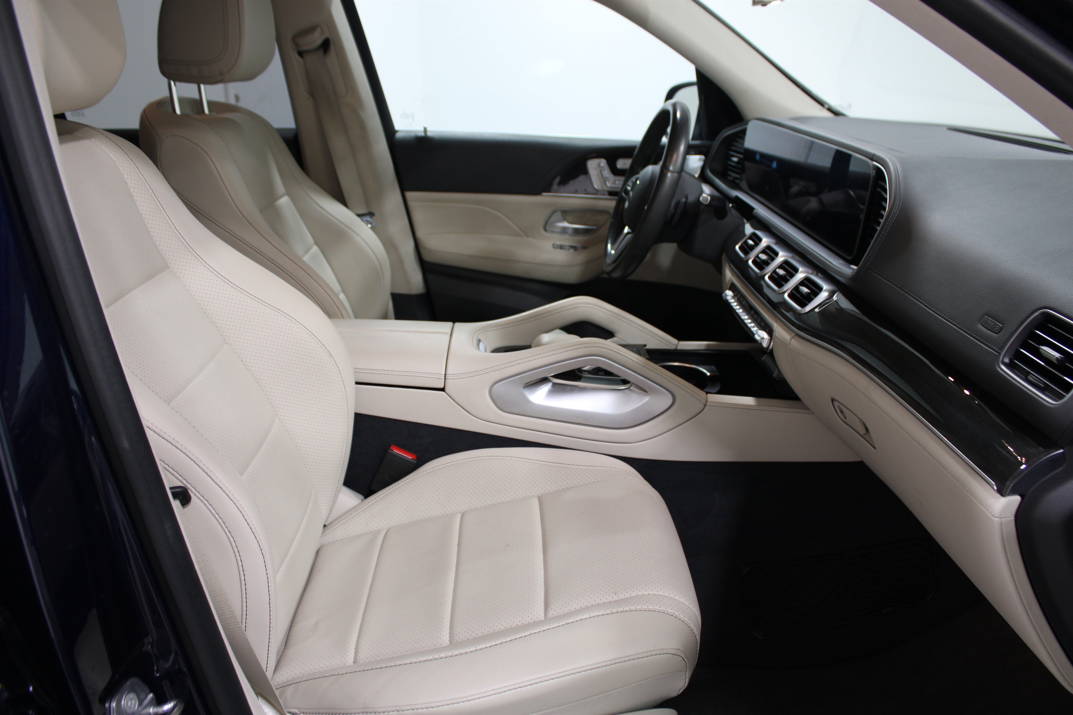 Used 2020 Mercedes-Benz GLE 350 4MATIC w/ Premium Package image 24