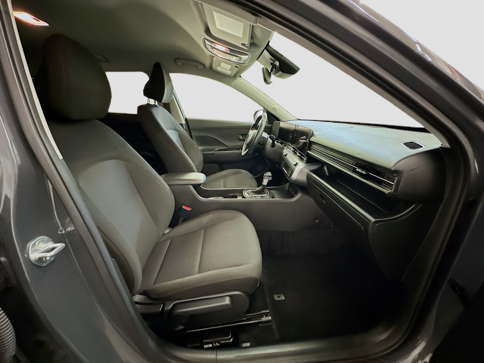 Used 2025 Hyundai Kona SEL image 32