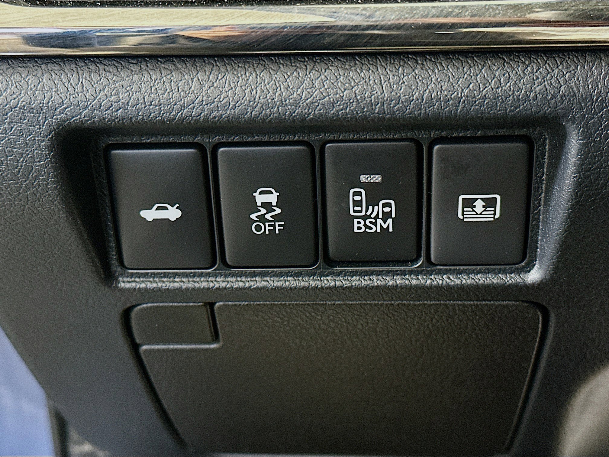 Used 2014 Toyota Avalon Limited FWD image 17