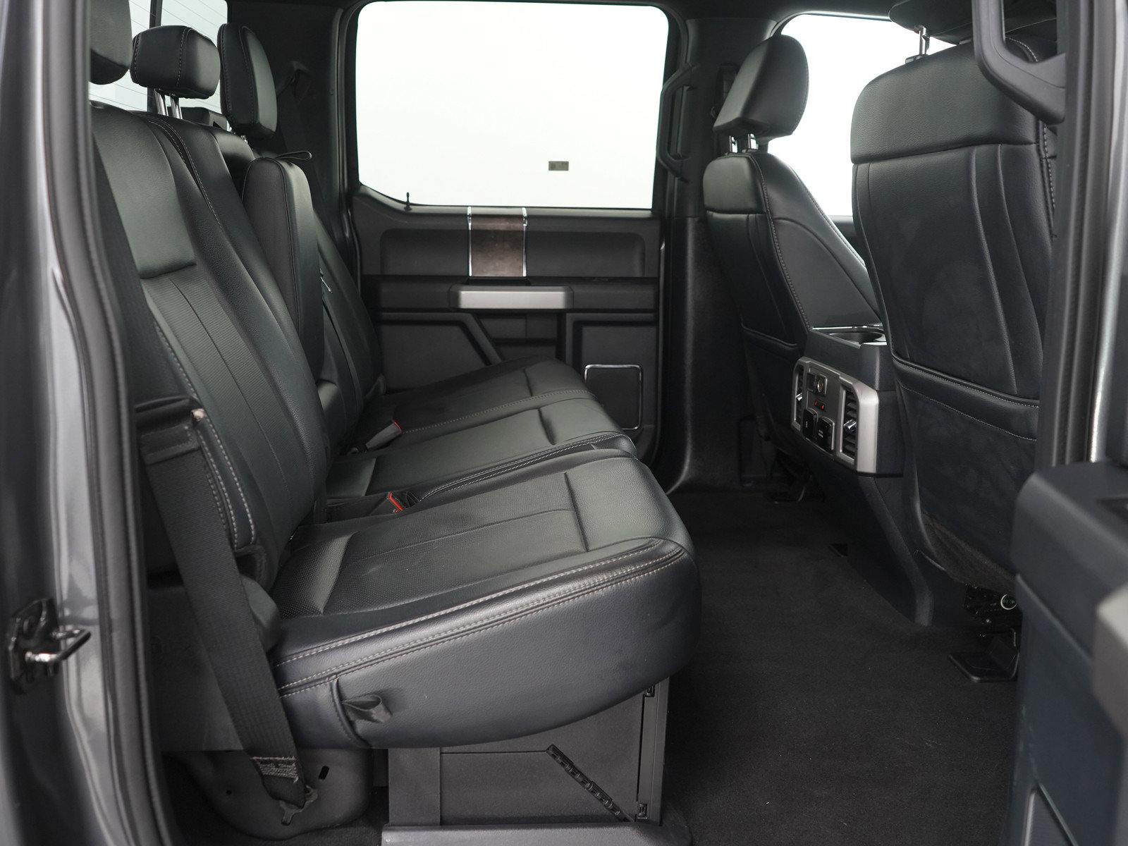 Used 2022 Ford F250 Lariat w/ Black Appearance Package image 15