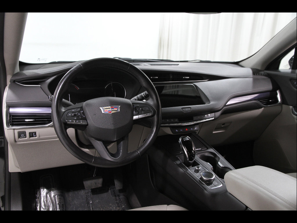 Used 2023 Cadillac XT4 Luxury w/ Cold Weather Package image 6