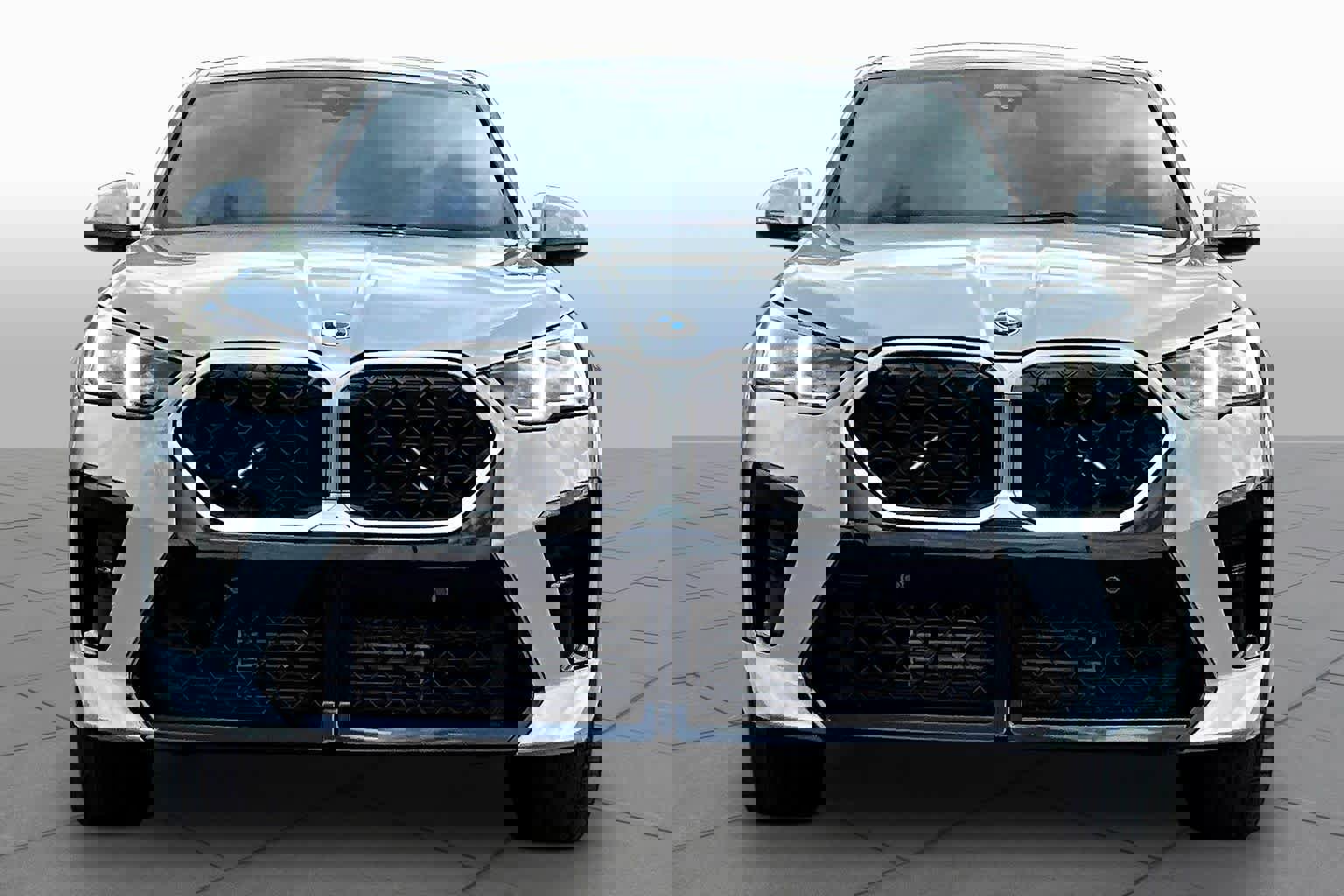 Certified 2025 BMW X2 xDrive28i image 3