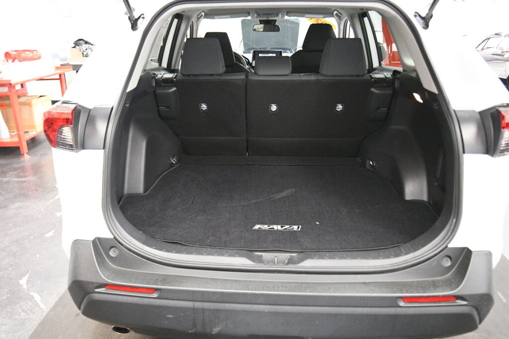 Used 2021 Toyota RAV4 LE w/ Carpet Mat Package (TMS) AWD/4WD image 21