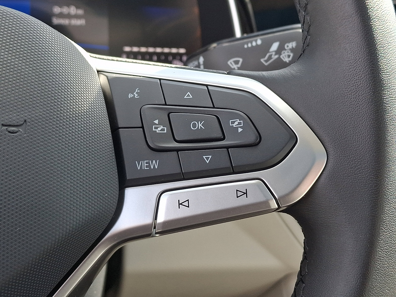 Used 2024 Volkswagen Jetta SE w/ Panoramic Sunroof Package image 23