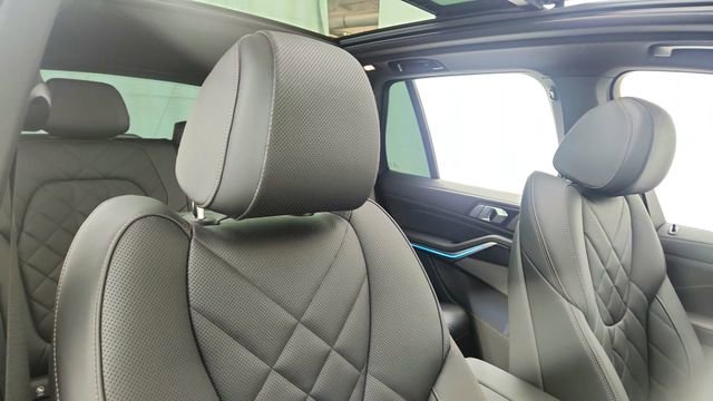 Used 2025 BMW X5 xDrive40i w/ M Sport Package image 23