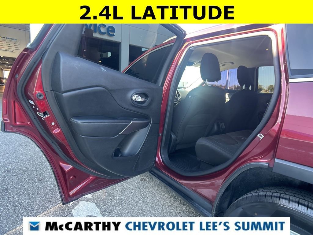 Used 2019 Jeep Cherokee Latitude w/ Popular Appearance Group image 30