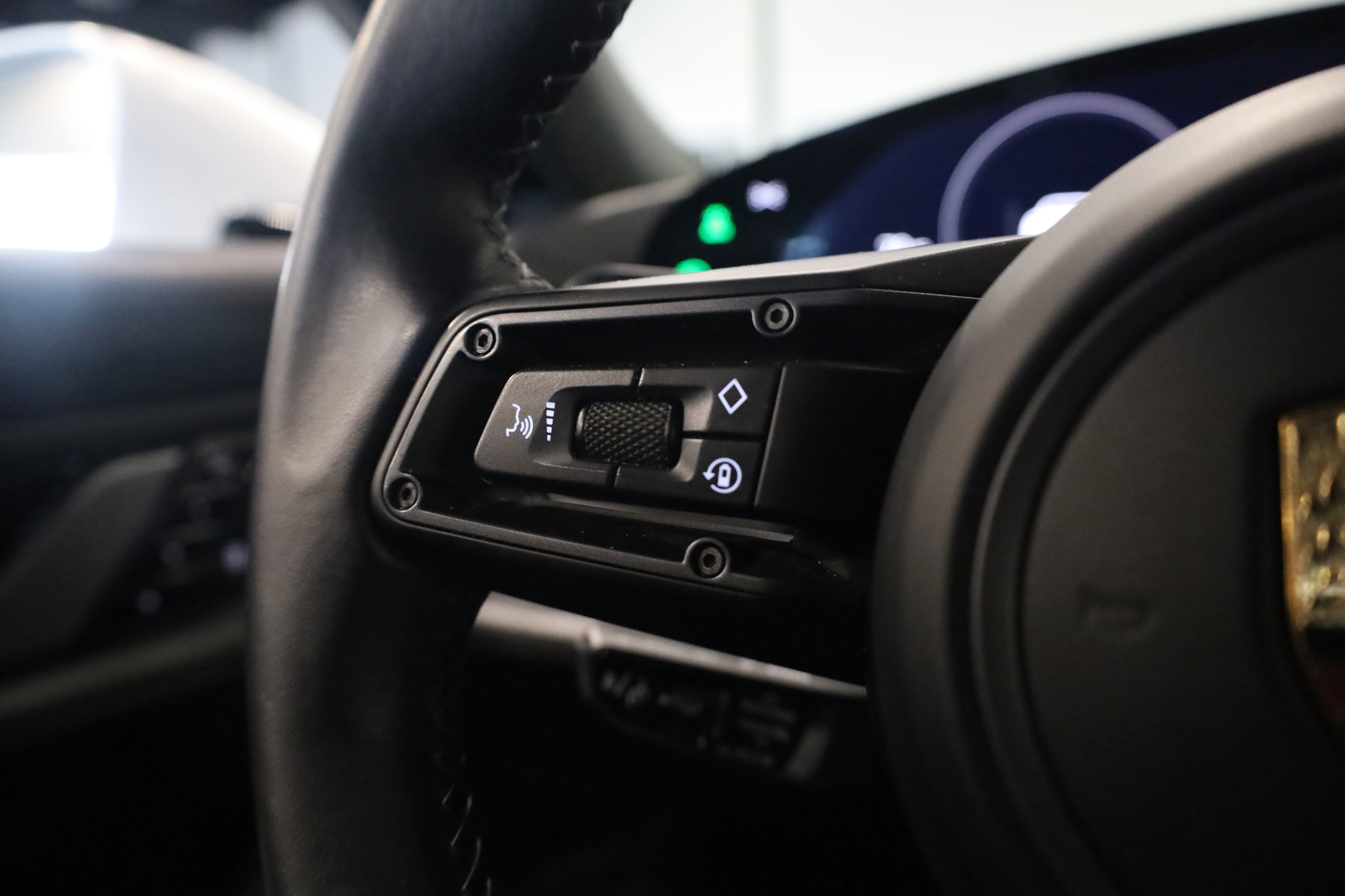 Used 2020 Porsche Taycan Turbo S image 24