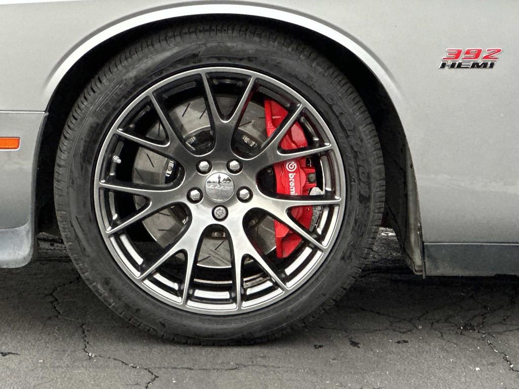 Used 2016 Dodge Challenger SRT w/ Technology Group image 9