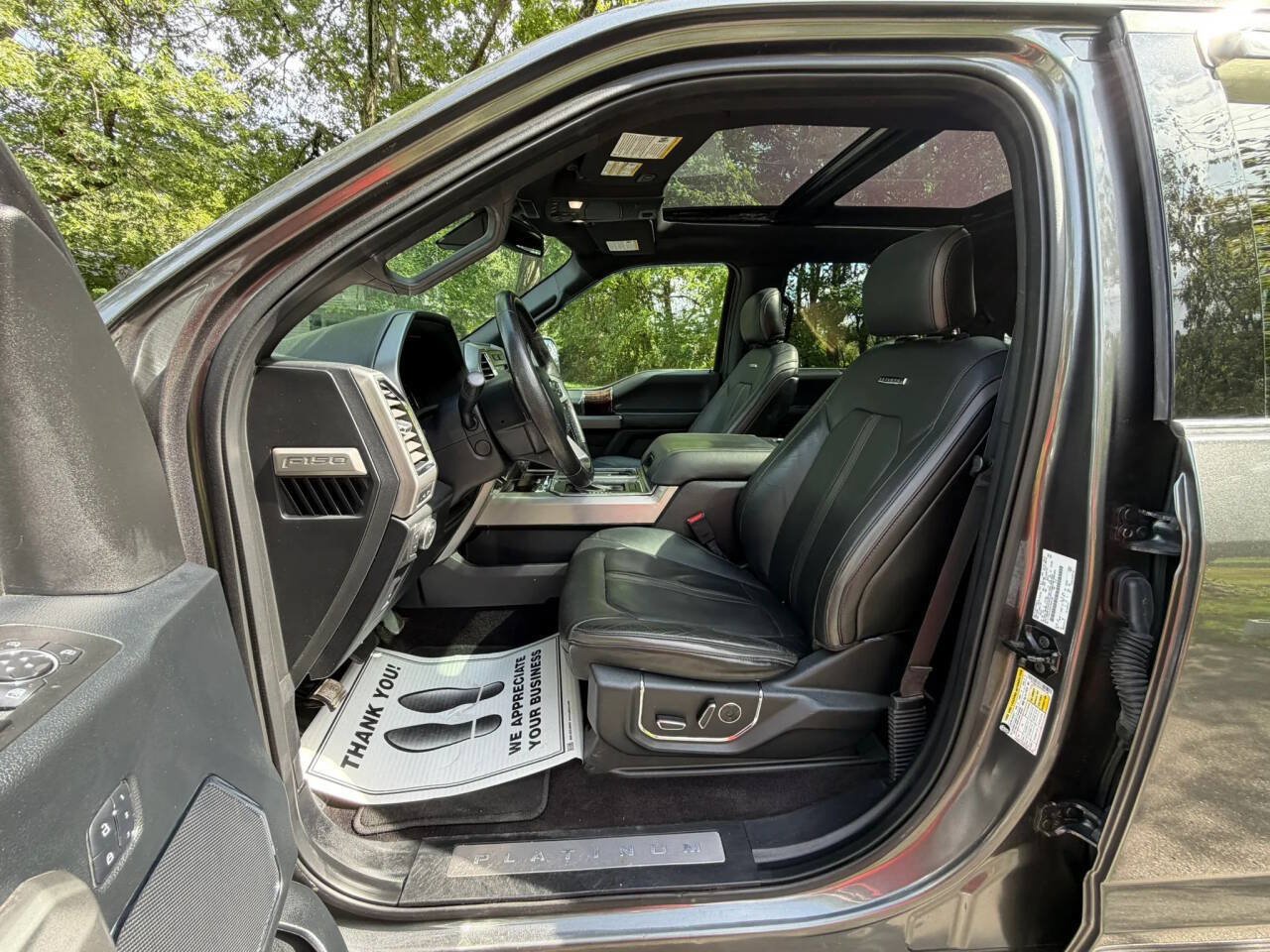 Used 2015 Ford F150 Platinum w/ Equipment Group 701A Luxury AWD/4WD image 4