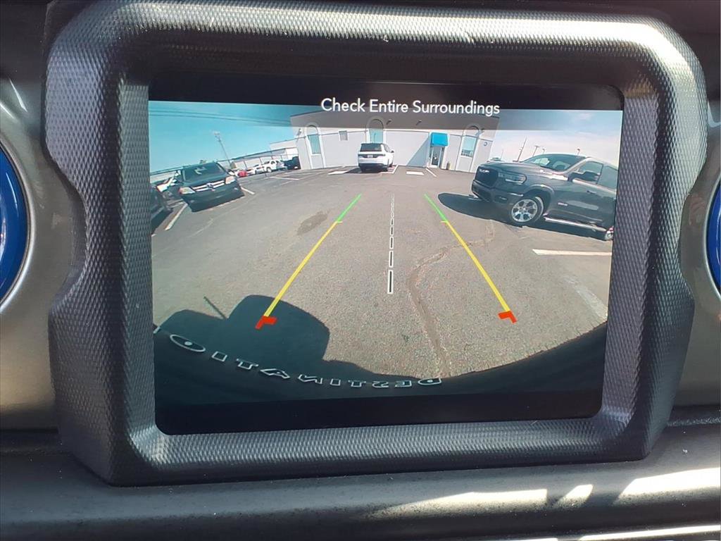 Used 2020 Jeep Wrangler Unlimited Sahara AWD/4WD image 25