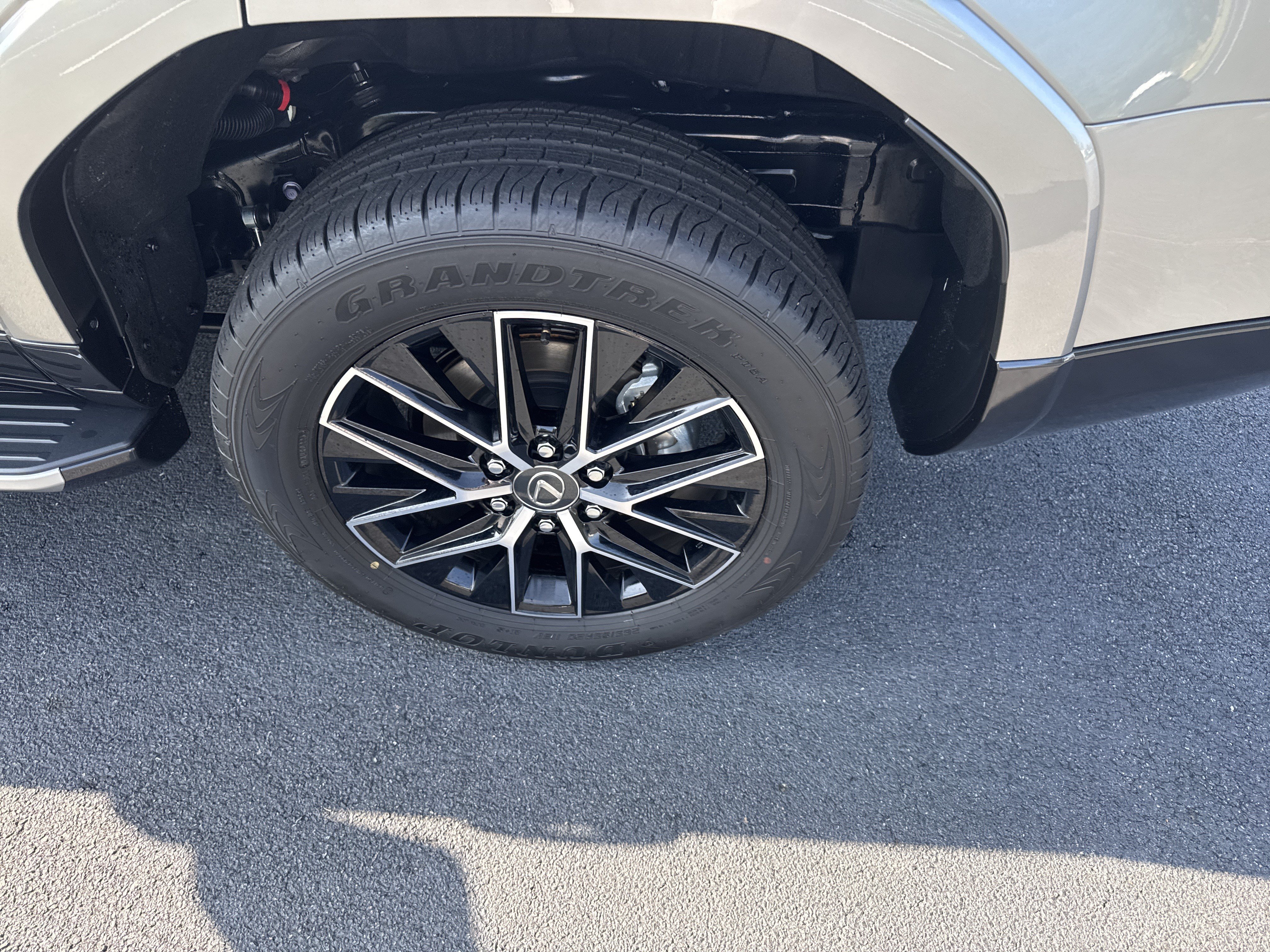 Used 2026 Lexus GX 550 w/ Cold Area Package AWD/4WD image 12