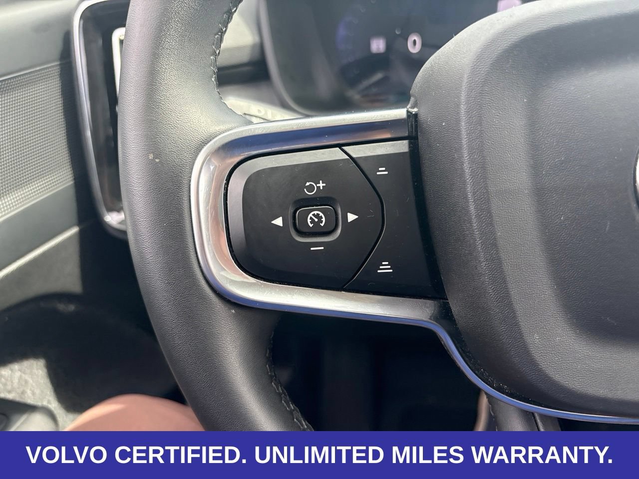 Certified 2025 Volvo XC40 B5 Plus AWD/4WD image 24