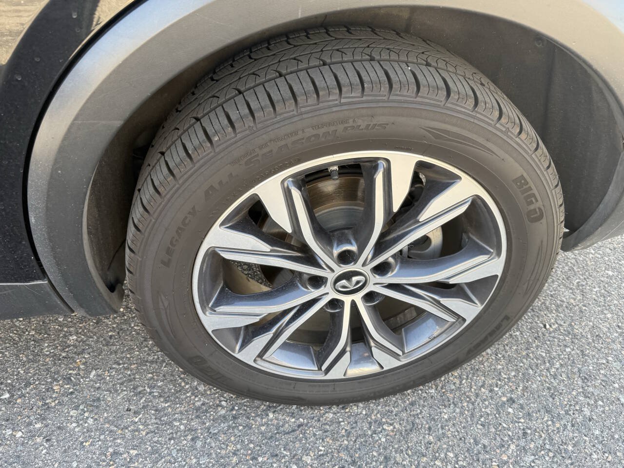 Used 2017 INFINITI QX30 AWD image 12