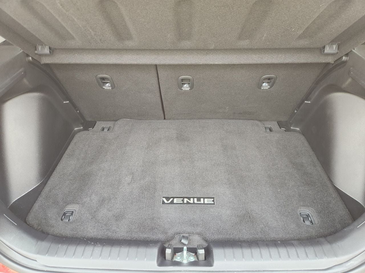 Used 2025 Hyundai Venue SE FWD image 30