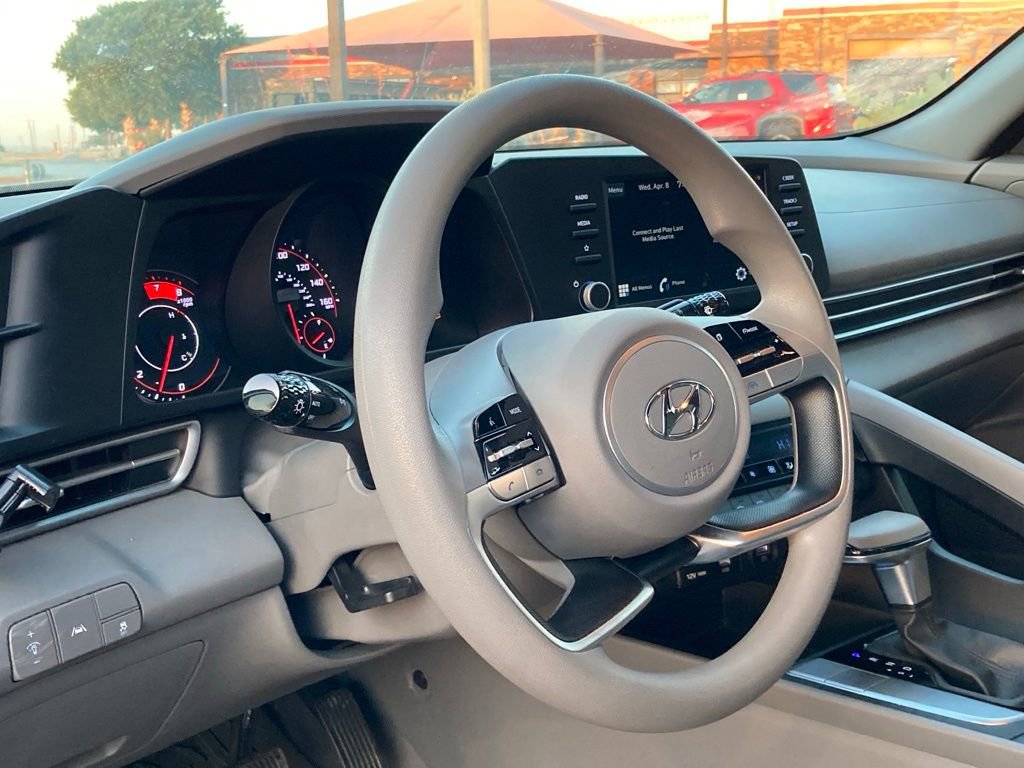 Used 2021 Hyundai Elantra SEL image 8