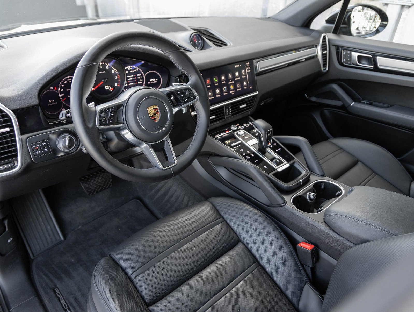 Used 2022 Porsche Cayenne Platinum Edition image 4