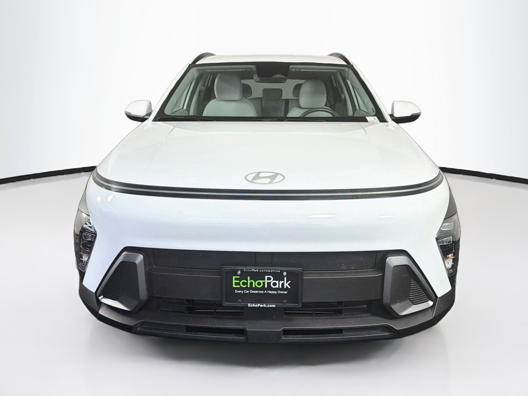 Used 2025 Hyundai Kona SEL FWD image 2