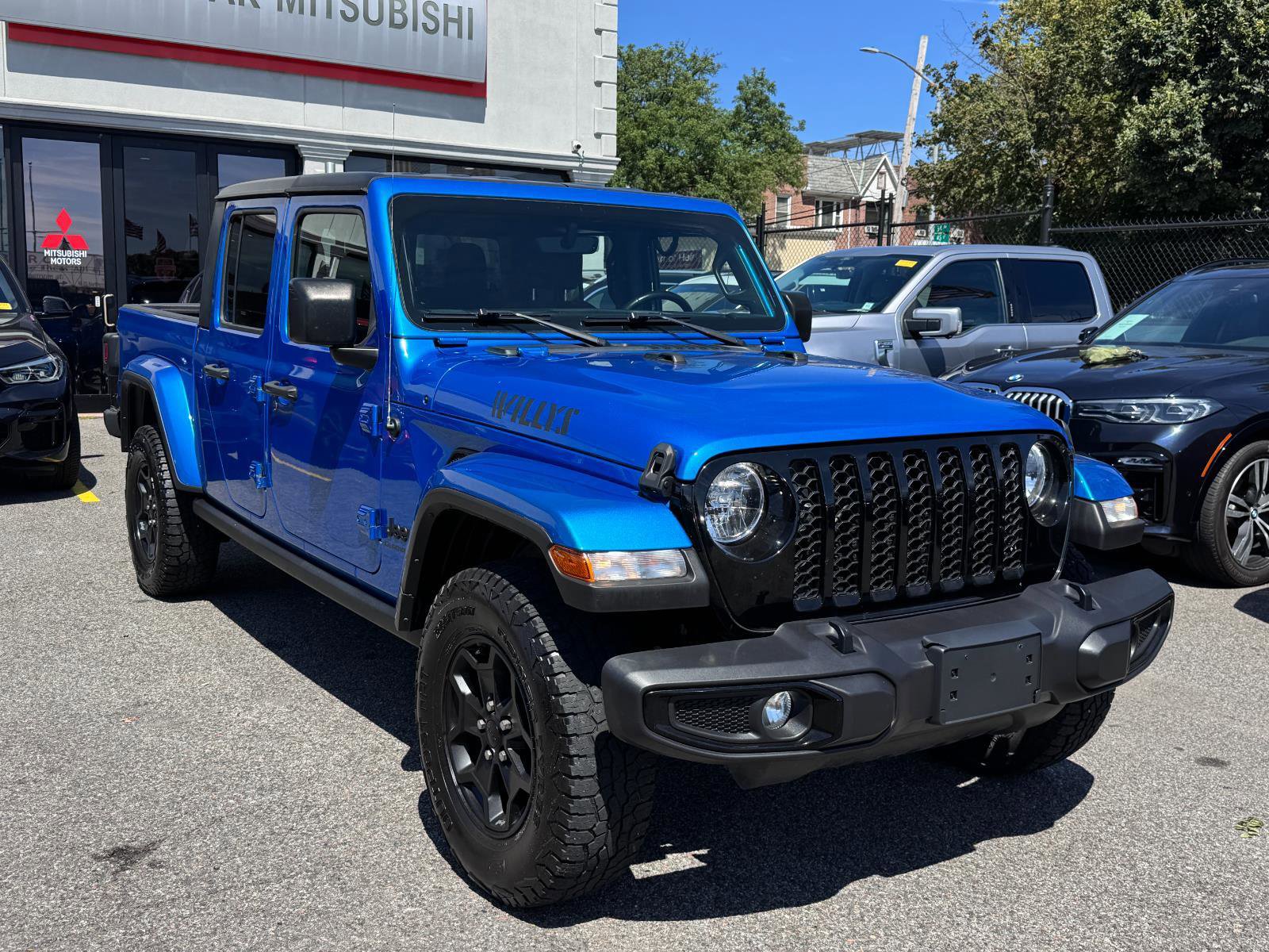 Used 2021 Jeep Gladiator Willys image 3