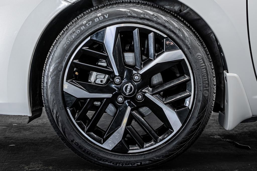 Used 2025 Nissan Versa SR w/ Trunk Package image 17