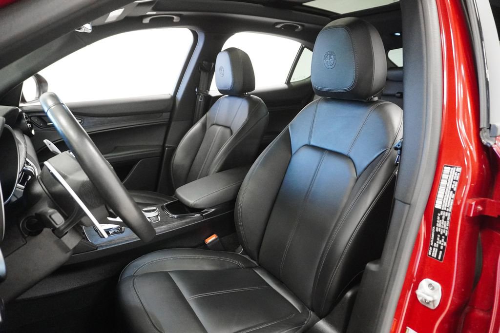 Used 2024 Alfa Romeo Stelvio Sprint image 5