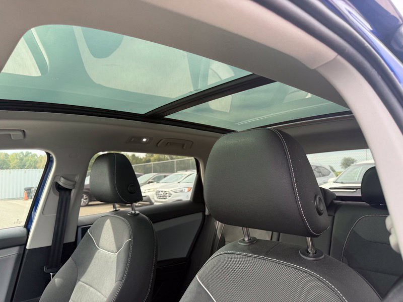 Used 2024 Volkswagen Taos SE w/ Panoramic Sunroof Package AWD/4WD image 4
