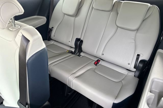 New 2026 Kia Carnival EX image 18