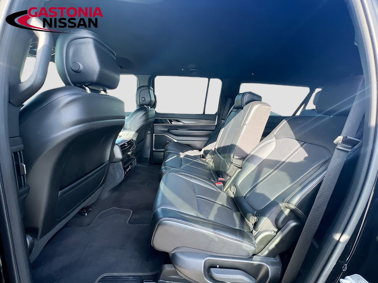 Used 2024 Jeep Wagoneer L Series II w/ Flexible Seating Group image 33