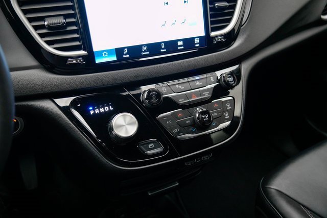 Used 2025 Chrysler Pacifica Select image 30