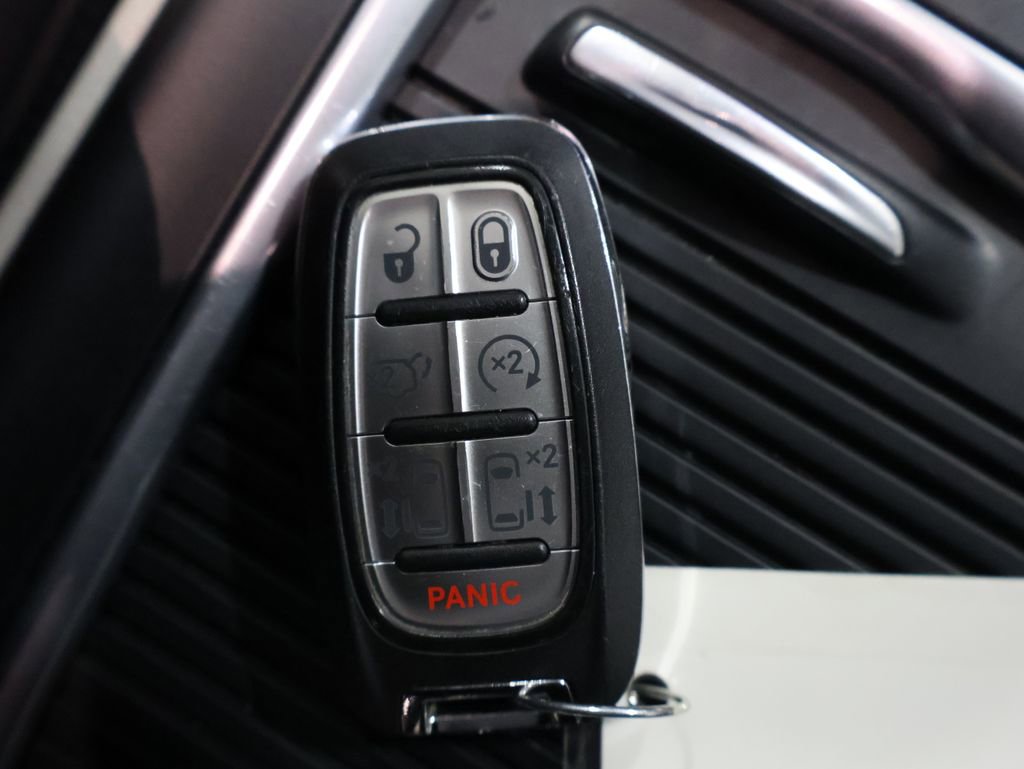 Certified 2024 Chrysler Pacifica Touring-L image 27