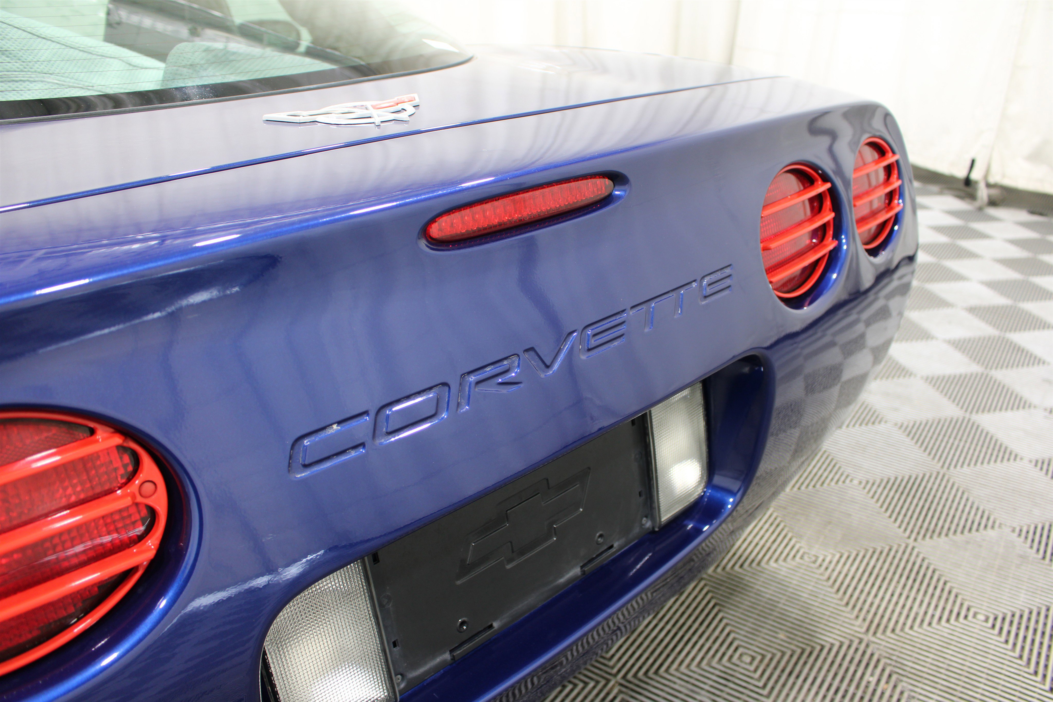 Used 2004 Chevrolet Corvette Coupe w/ Preferred Equipment Group RWD image 17