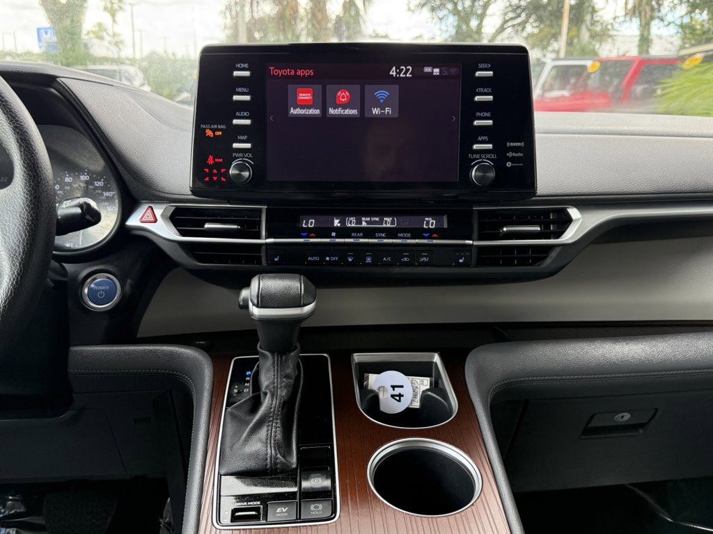 Used 2023 Toyota Sienna XLE image 32