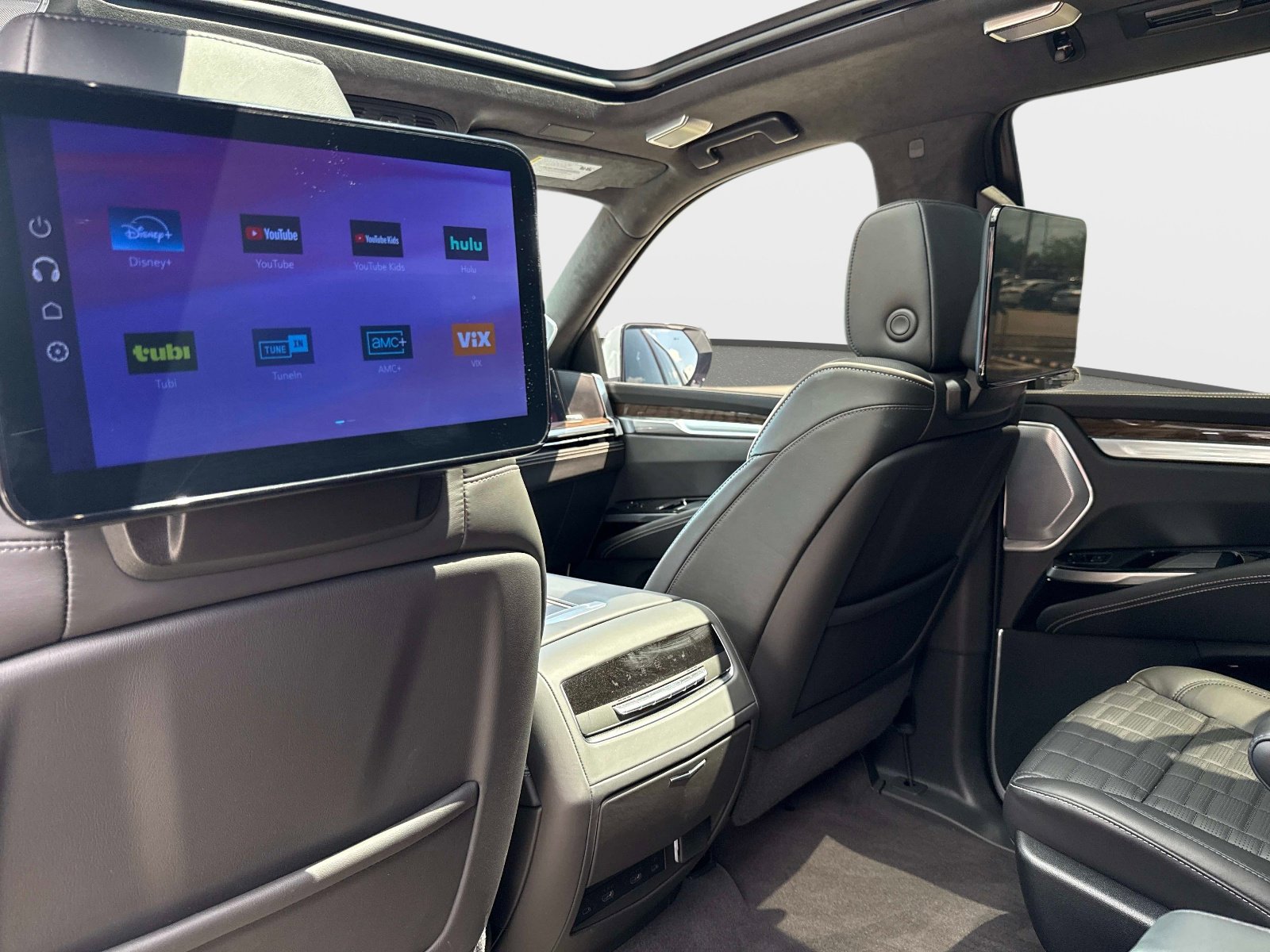 Used 2026 Cadillac Escalade Platinum Sport image 17