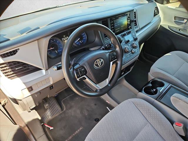 Used 2019 Toyota Sienna LE w/ Carpet Mat Package FWD image 12