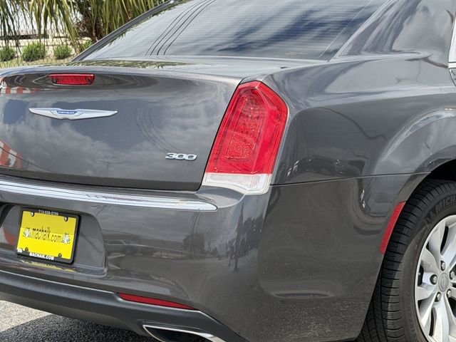 Used 2023 Chrysler 300 Touring RWD image 10