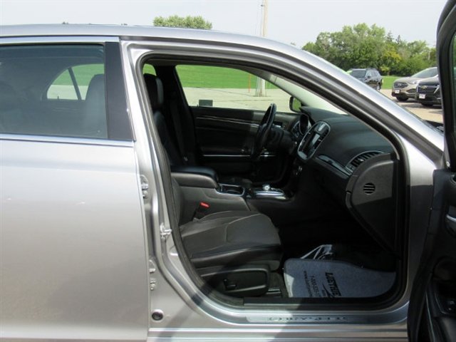 Used 2015 Chrysler 300 C w/ Light Group image 13