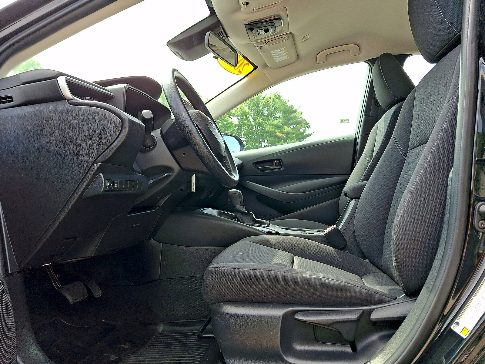 Used 2024 Toyota Corolla LE FWD image 11