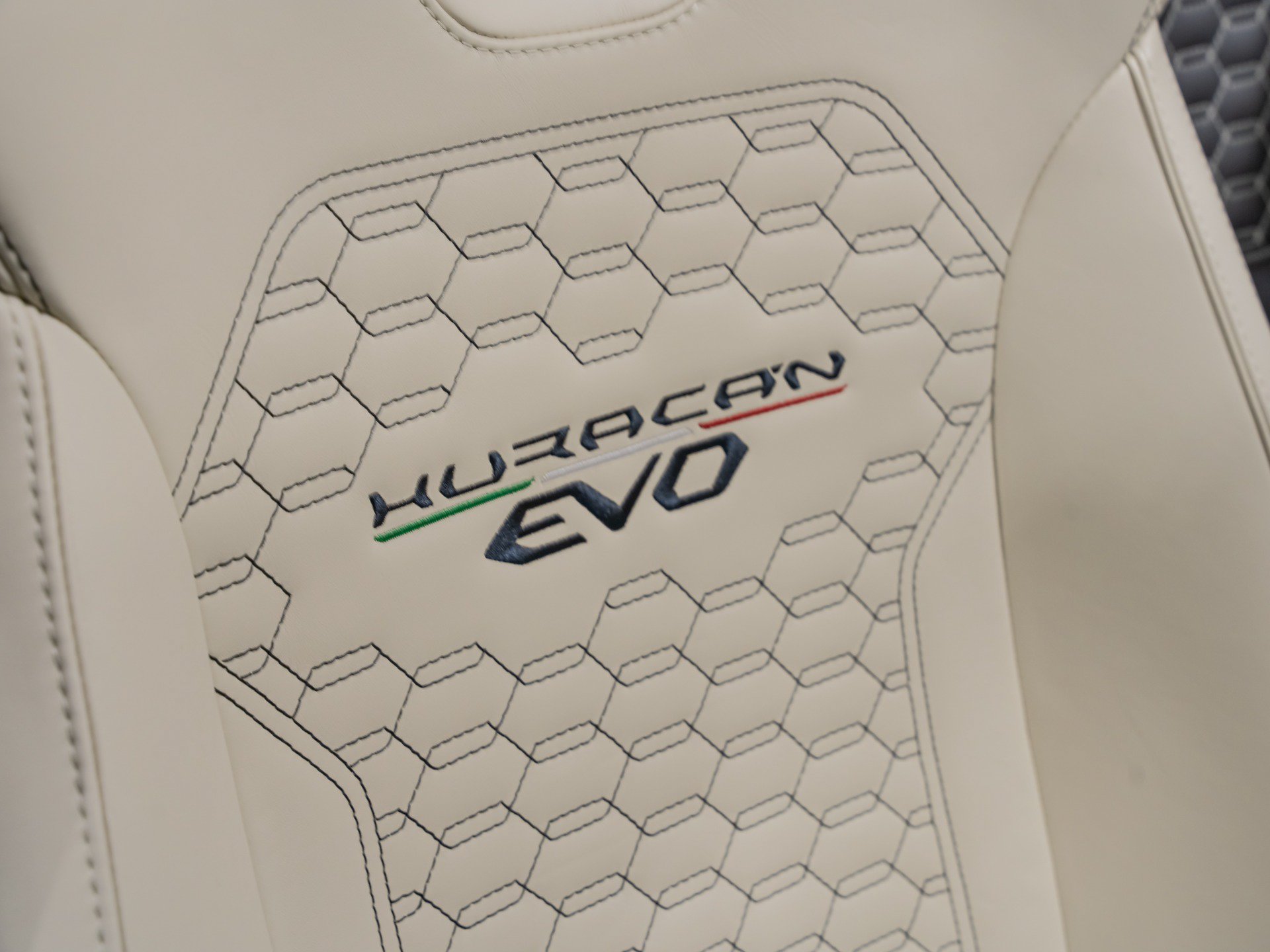 Used 2024 Lamborghini Huracan EVO AWD/4WD image 76