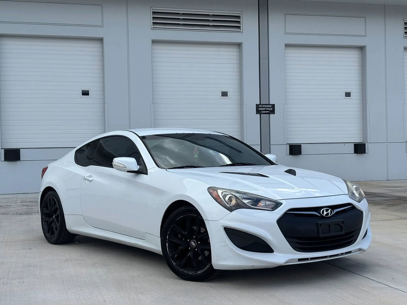 Used 2015 Hyundai Genesis 3.8 RWD image 2