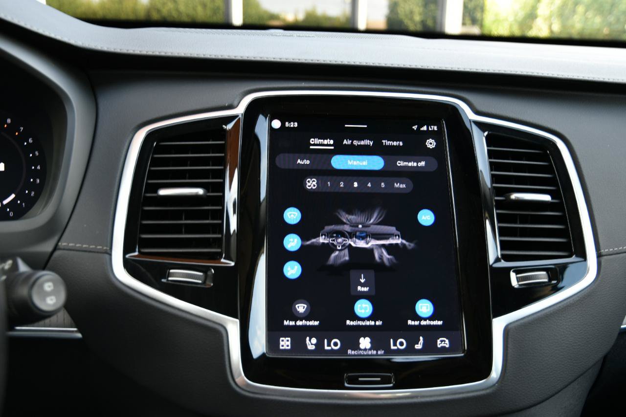 Used 2025 Volvo XC90 B6 Ultra w/ Lounge Package AWD/4WD image 24
