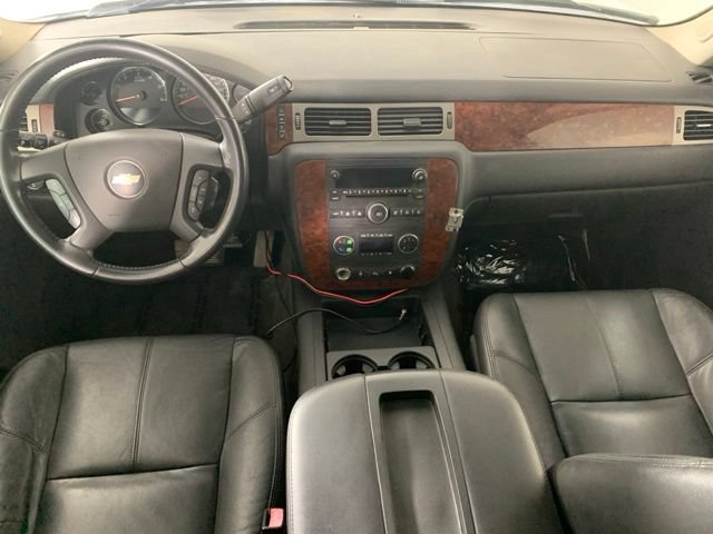 Used 2009 Chevrolet Suburban LT AWD/4WD image 2