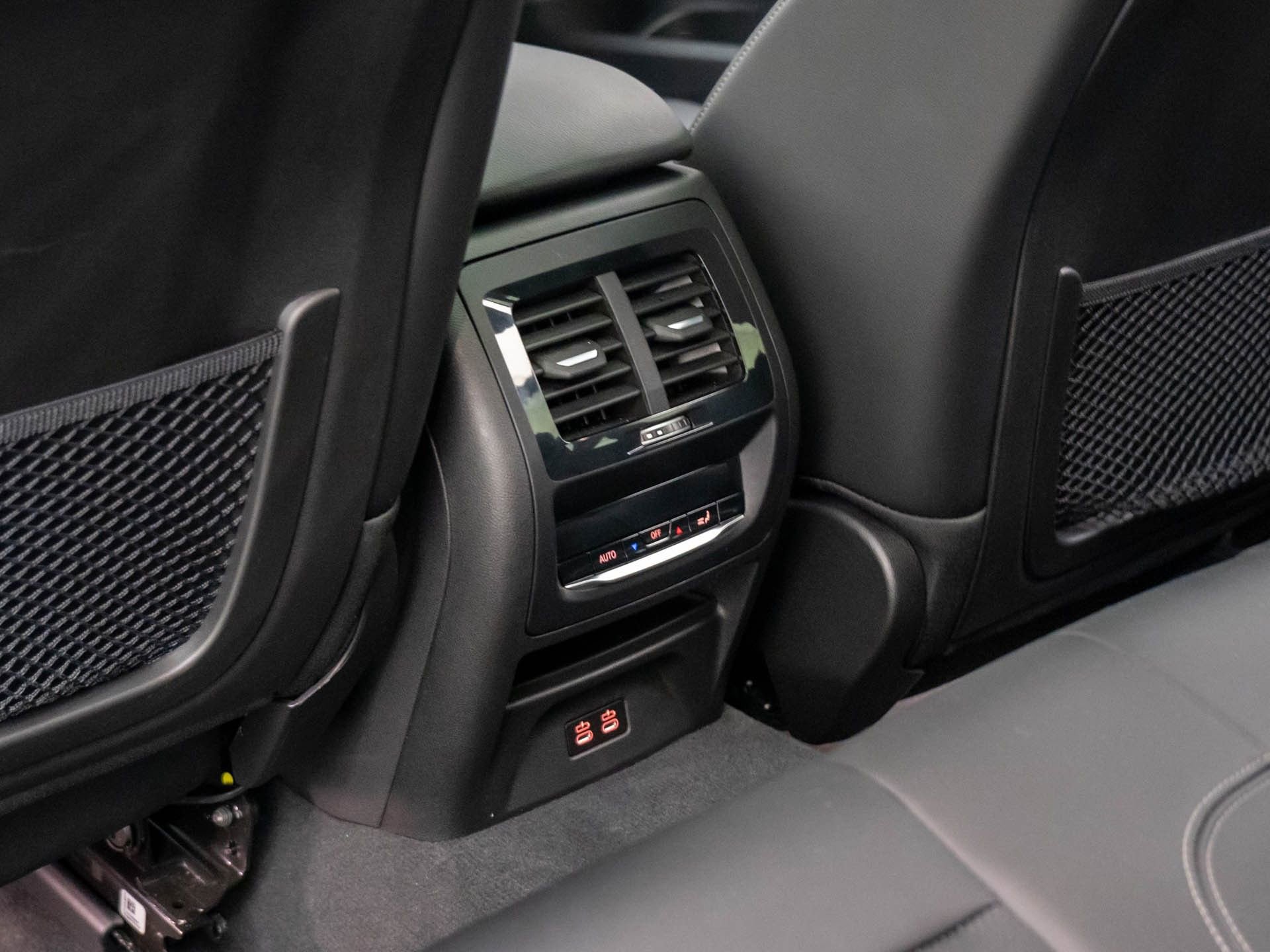 Certified 2025 BMW X4 xDrive30i image 19