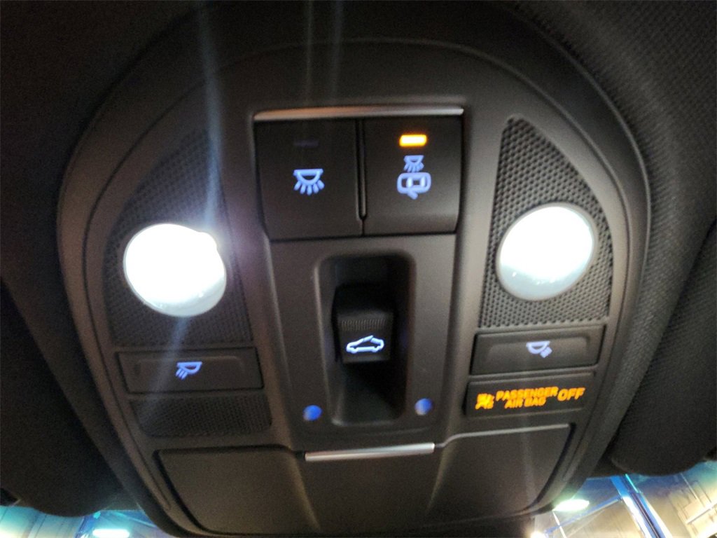 Used 2023 Genesis G70 2.0T w/ Sport Prestige Package image 33