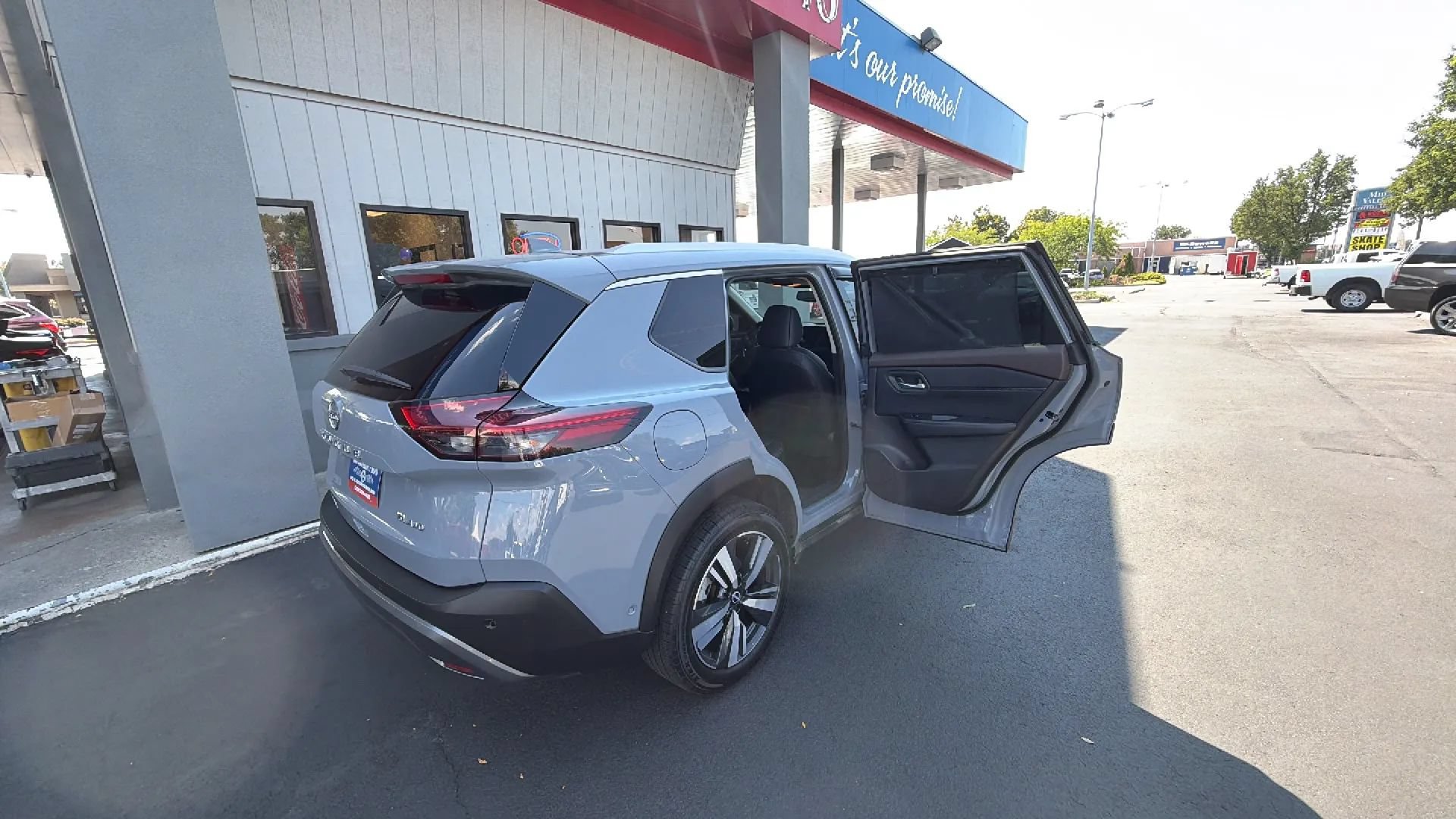 Used 2023 Nissan Rogue SL w/ SL Premium Package AWD/4WD image 17