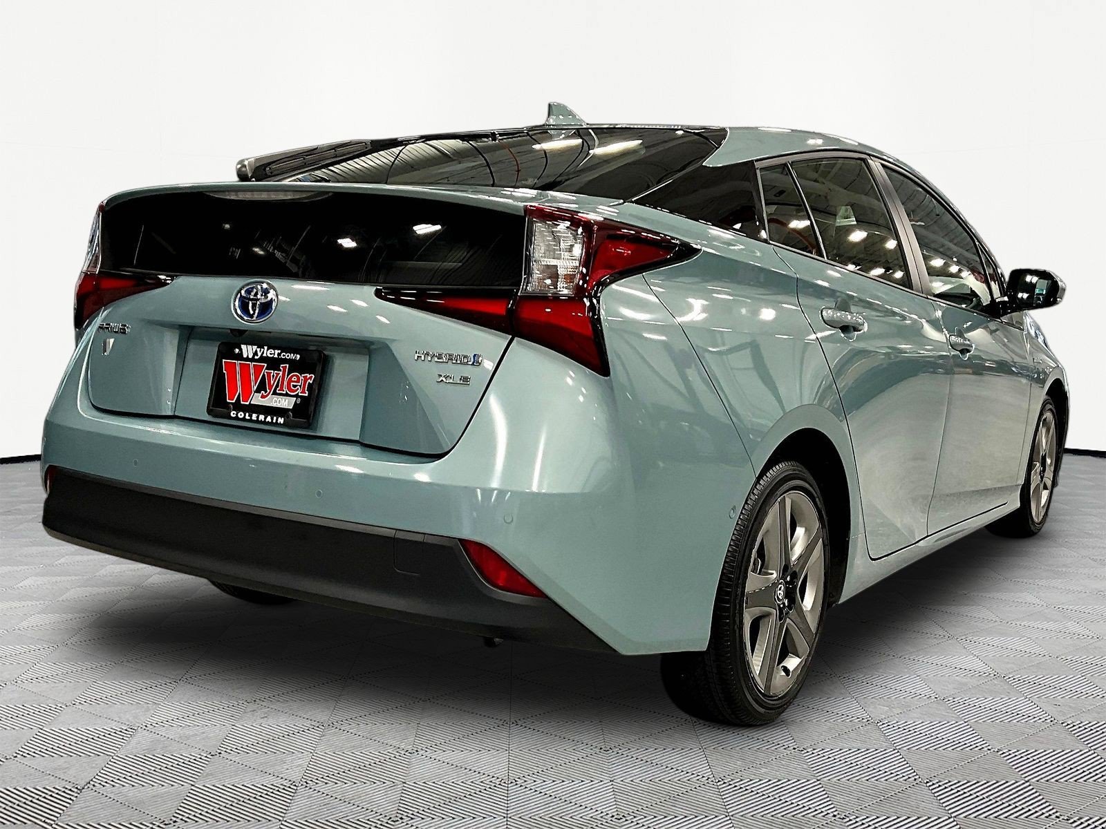 Used 2019 Toyota Prius XLE FWD image 6