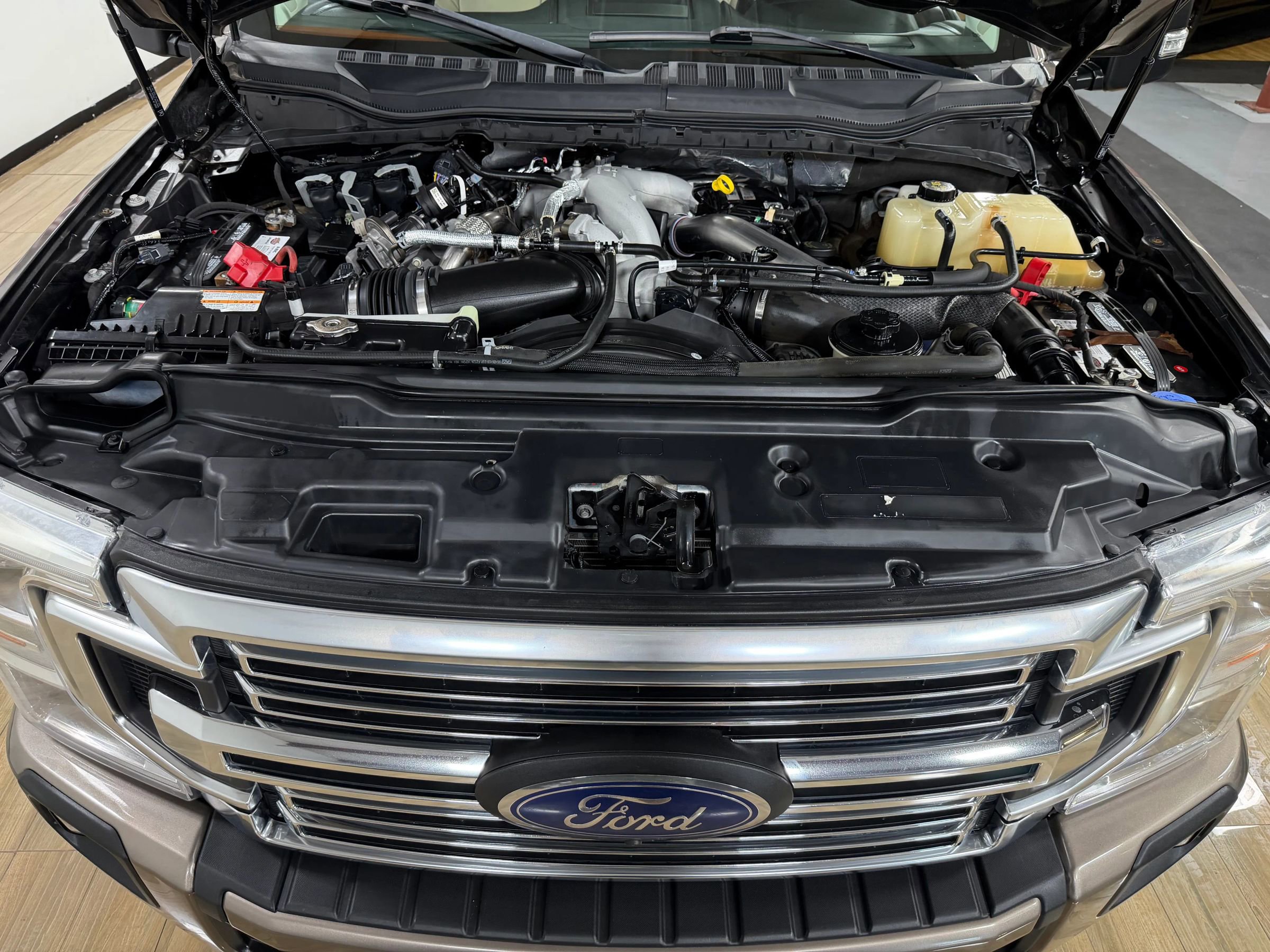 Used 2020 Ford F350 Limited w/ FX4 Off-Road Package AWD/4WD image 11