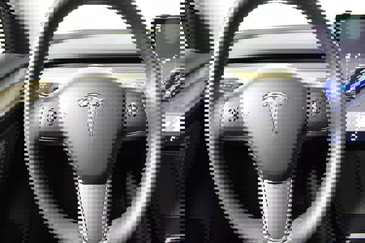 Used 2022 Tesla Model 3 Standard Range image 12