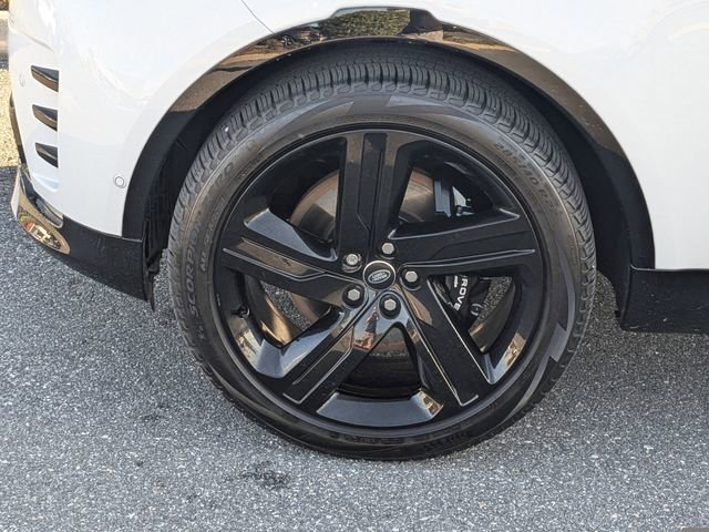 Used 2025 Land Rover Discovery Metropolitan Edition image 10